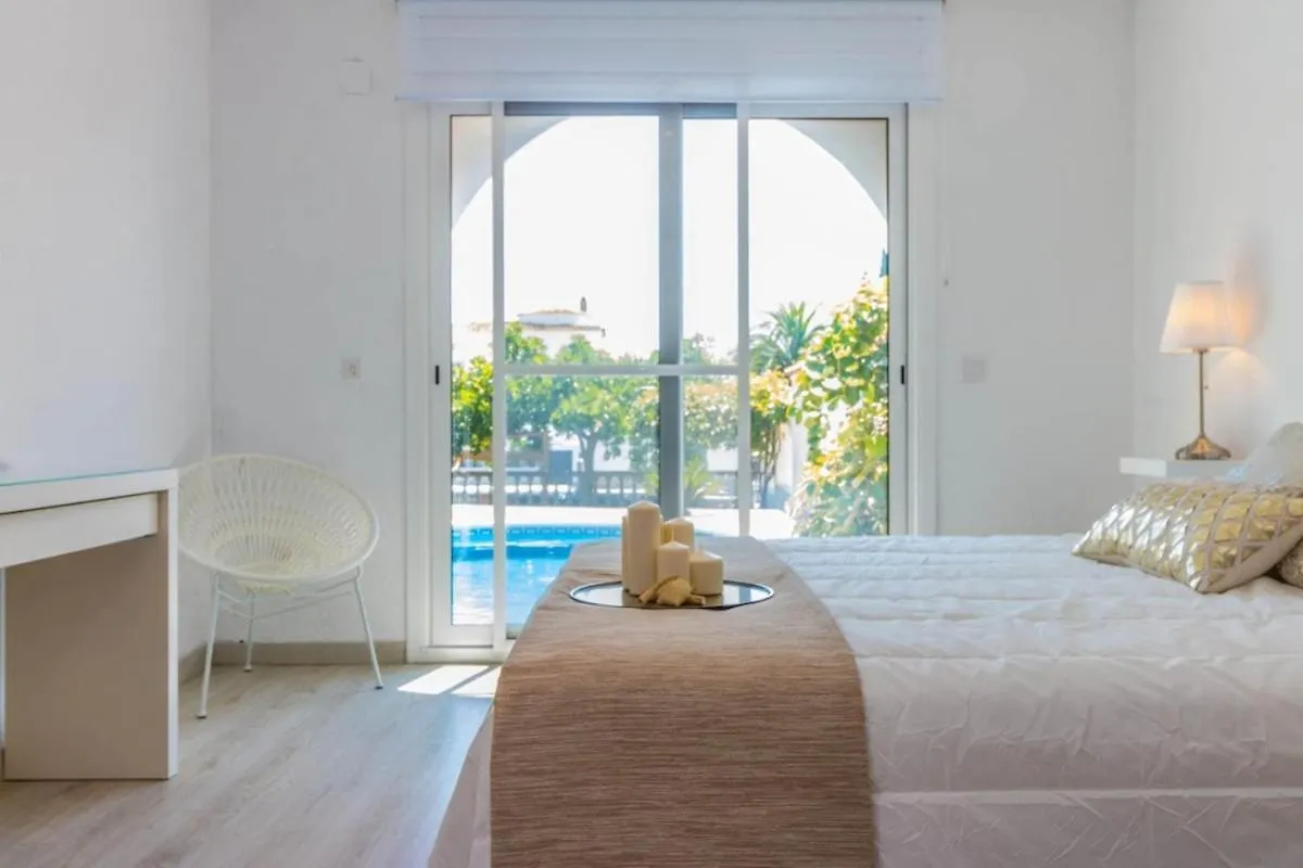 Σπίτι διακοπών 148-Empurialola - Beautiful Villa With Pool And Garden With Mooring Empuriabrava