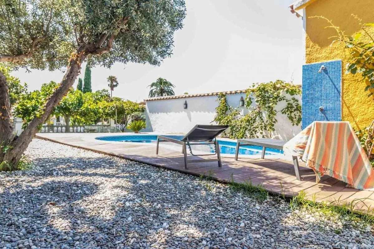 Σπίτι διακοπών 148-Empurialola - Beautiful Villa With Pool And Garden With Mooring Empuriabrava